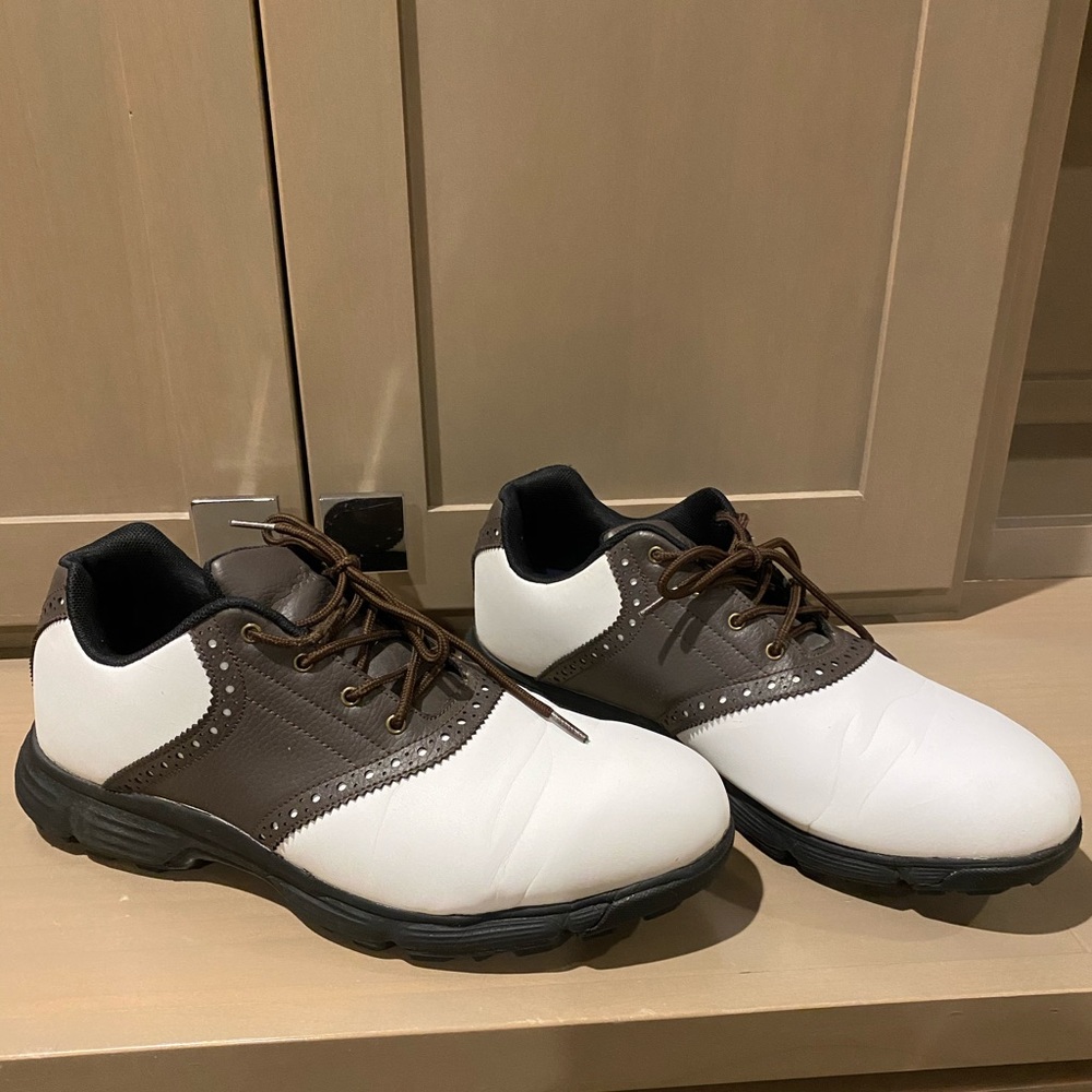 Men’s golf shoes